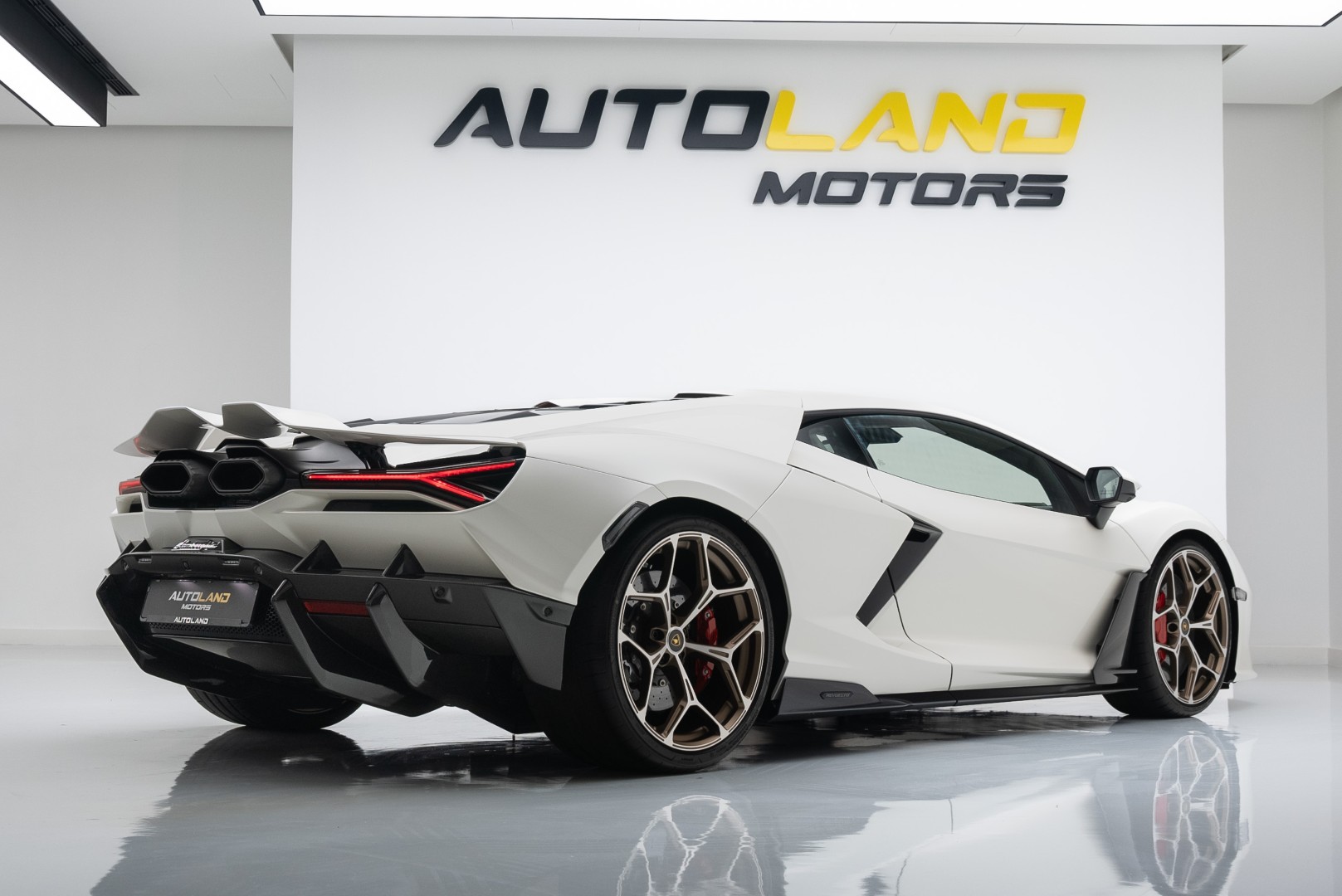 2024 LAMBORGHINI REVUELTO. FULL CARBON FIBER. STUNNING SPEC. MAIN DEALER WARRANTY AND SERVICE.